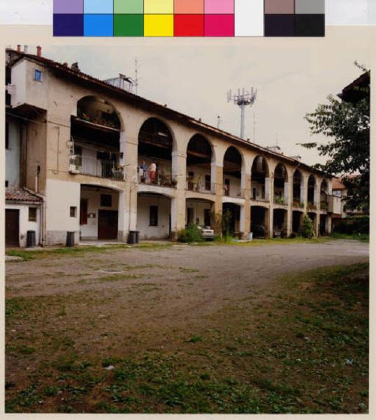 Nova Milanese - vicolo cortelunga - edificio a corte - loggiato