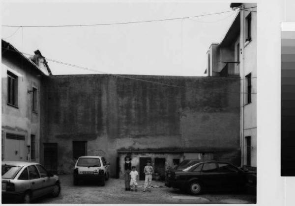 Ceriano laghetto - via Mazzini 16 - corte dei Simbard - abitazioni - bambini - cortile interno - parcheggio