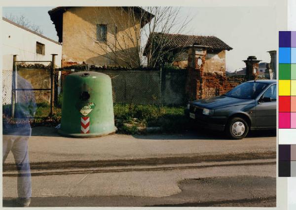 Cassinetta di Lugagnano - piazza del Teatro - strada - edifici