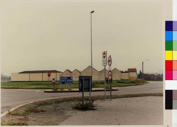 Ozzero - incrocio via Roma e via Ada Negri - rotonda lungo la super strada - segnaletica stradale - cimitero