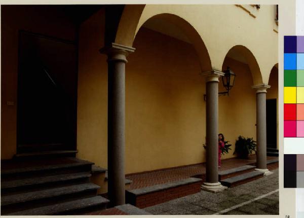 Ozzero - piazza Vittorio Veneto 2 - palazzo Cagnola - portico