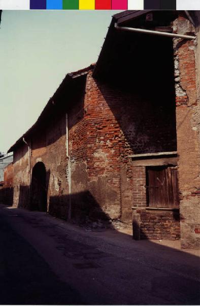 Cuggiono - via San Fermo - edificio rurale in mattoni