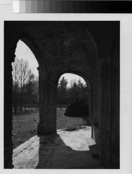 San Colombano al Lambro - antico Lazzaretto - portico a volte - parco