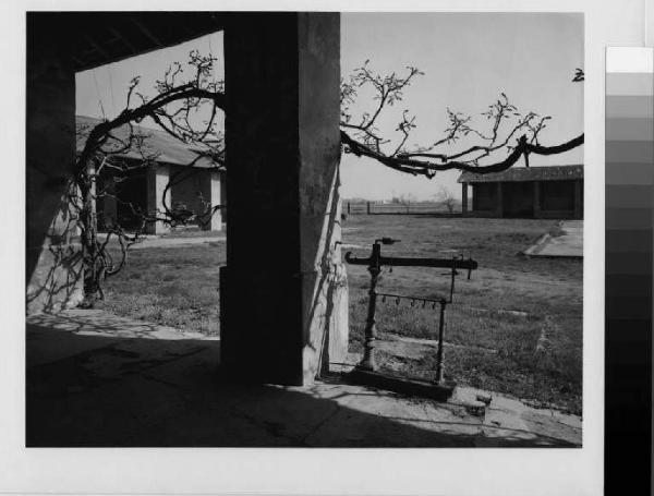 San Colombano al Lambro - cascina San Bruno - portico - cortile interno