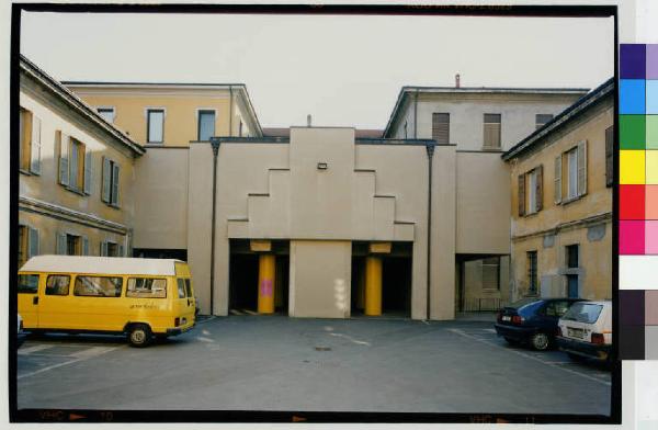 Meda - palazzo del Comune - cortile interno - garage