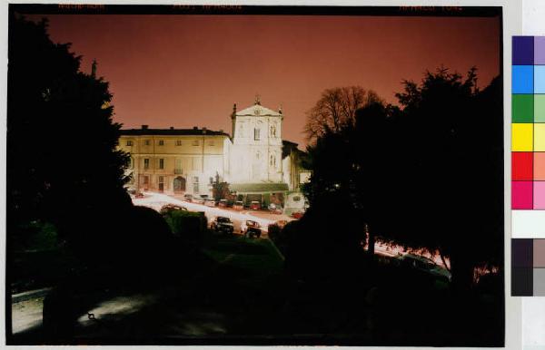 Meda - chiesa di San Vittore - facciata frontale - scalinata