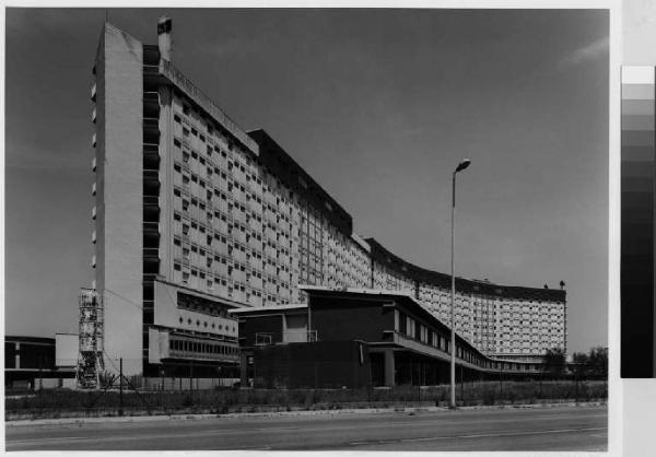 Monza - via Pergolesi - edificio in linea - ospedale civile