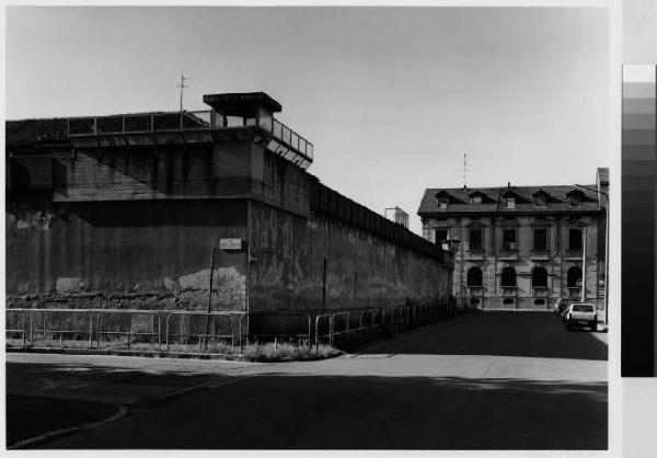 Monza - via Pisacane - ex carcere - mura di recinzione - strada - edificio