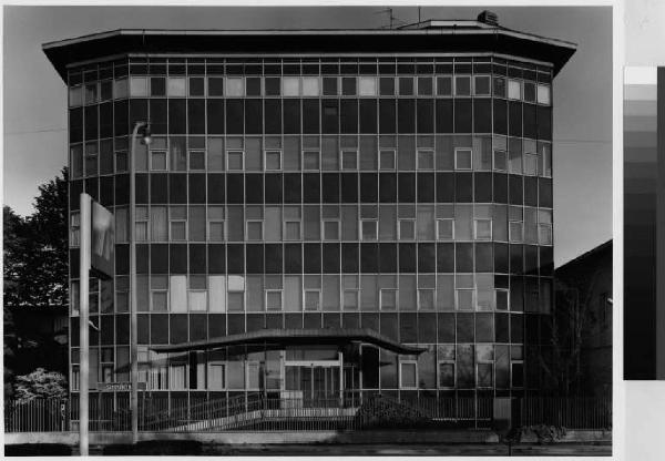Monza - stabilimento industriale Simmenthal - facciata di ingresso