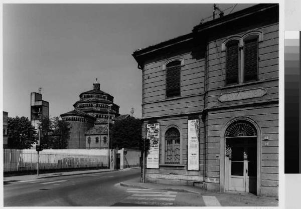 Monza - via Pacinotti - edificio ex lavatoio - chiesa