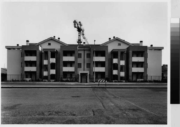 Monza - via della Guerrina - cantiere edile - edifici residenziali in linea