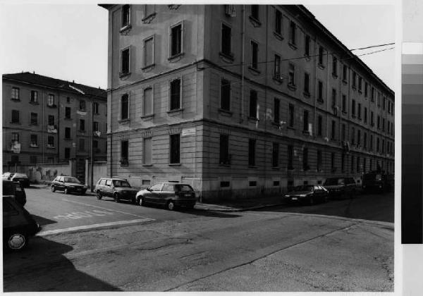 Monza - via Campanella - edificio residenziale popolare