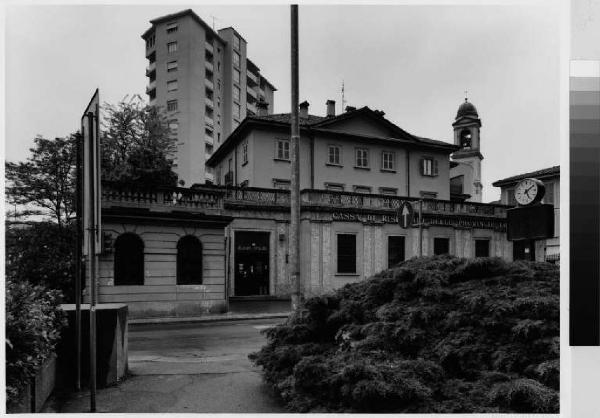 Monza - via Pesa del Lino - villa Pennati - edificio della Banca Cariplo - edificio a torre - centro urbano