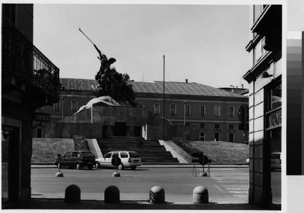 Monza - piazza Trento e piazza Trieste - monumento ai Caduti