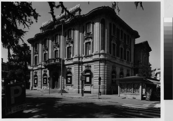 Monza - piazza Carducci - filiale del Banco Ambrosiano Veneto