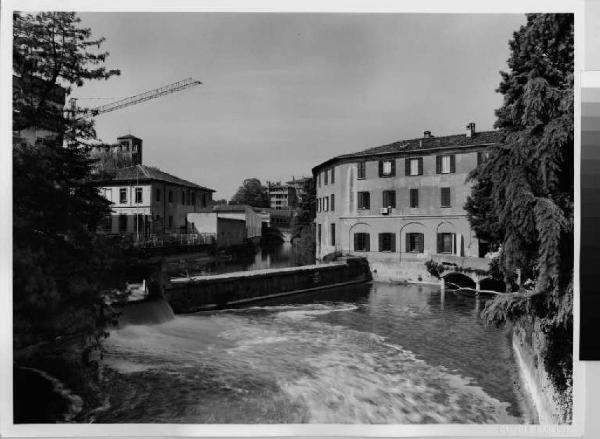 Monza - fiume Lambro - chiusa - ponte Matteotti - abitazioni