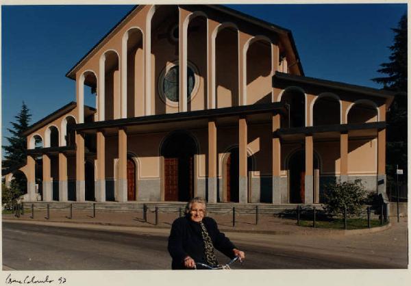 Arcore - frazione di Bruno - chiesa di Santa Margherita - donna anziana