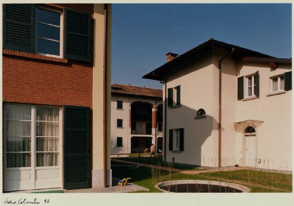 Arcore - località di Ca' Bianca - cascina annessa a villa Buttafava - cortile interno - complesso residnziale