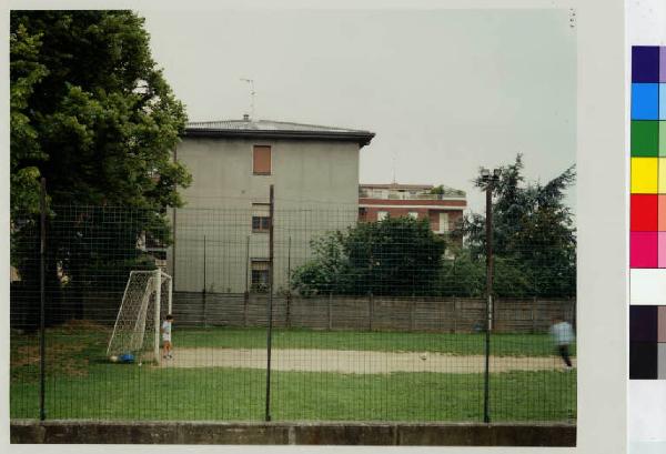 Macherio - campo sportivo parrocchiale - edifici residenziali