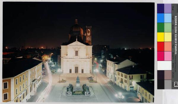 Desio - piazza della Conciliazione - monumento a Pio XI - notte