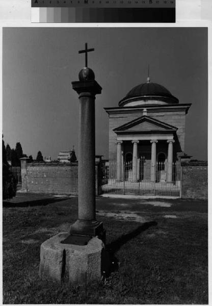 Usmate Velate - cimitero - oratorio San Felice - cappella casati - facciata