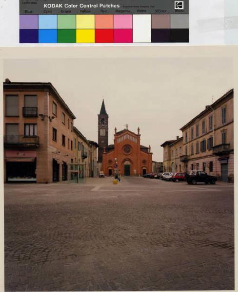 Muggiò - piazza della chiesa - chiesa Santi Pietro e Paolo