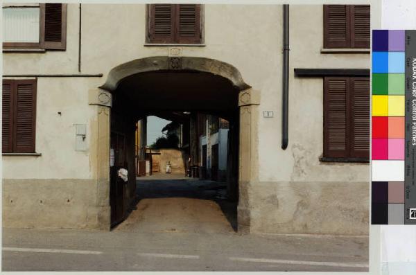 Mezzago - cascina palazzina - portale della cascina