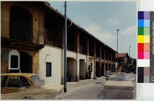 Sulbiate - castello Lampugnani - corte interna