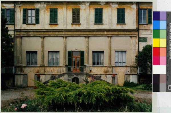 Sulbiate - villa Beretta - facciata principale - cortile