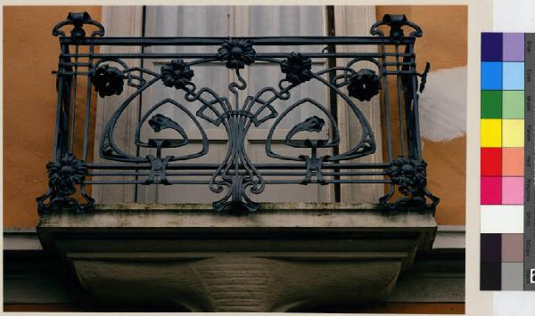 Lentate sul Seveso - frazione di Camnago - villa Ottolina - balcone con ringhiera liberty