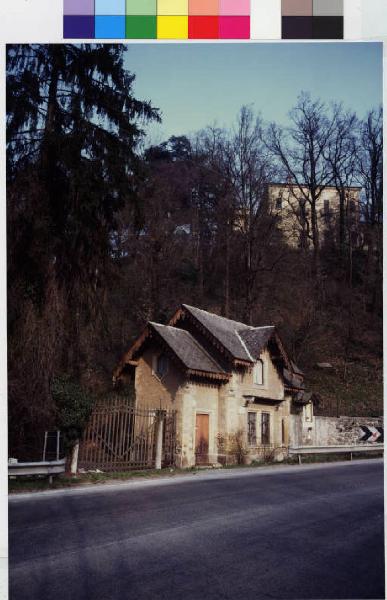 Lesmo - villa Somaglia "Il Gerletto" - cancellata di ingresso - casa del custode