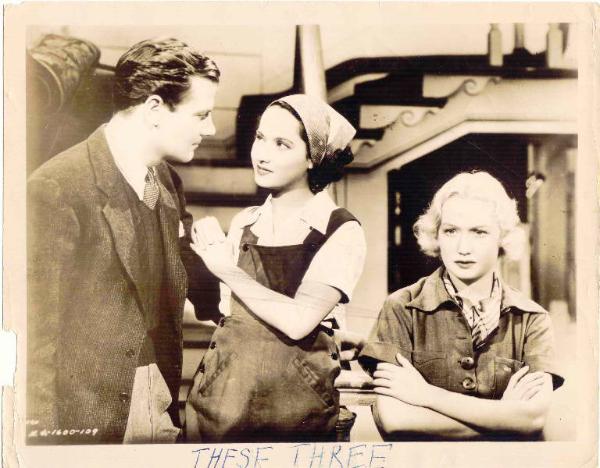 Scena del film "La calunnia" - regia William Wyler - 1936 - attori Joel Mc Crea, Merle Oberon e Miriam Hopkins