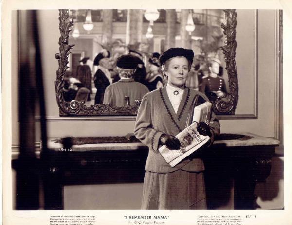 Scena del film "Mamma ti ricordo" - regia George Stevens - 1948 - attrice Irene Dunne
