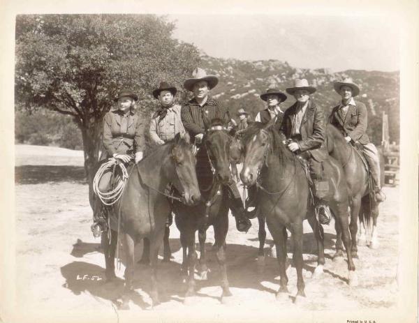 Scena del film "Hollywood Cowboy" - regia Ewing Scott - 1937 - attori George O'Brien e Cecilia Parker