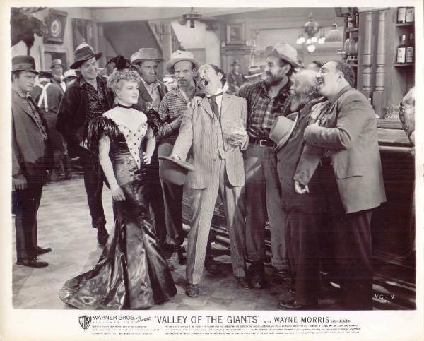 Scena del film "La valle dei giganti" - regia William Keighley - 1938 - attrice Claire Trevor