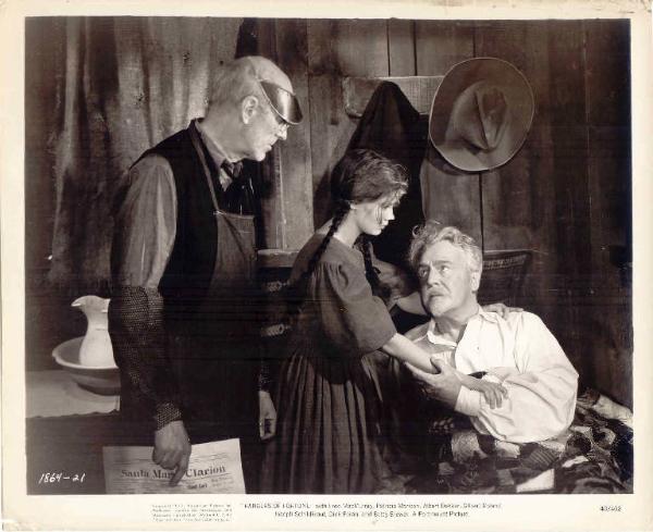 Scena del film "Gli avventurieri di Santa Maria" - regia Sam Wood - 1940 - attrice Betty Brewer