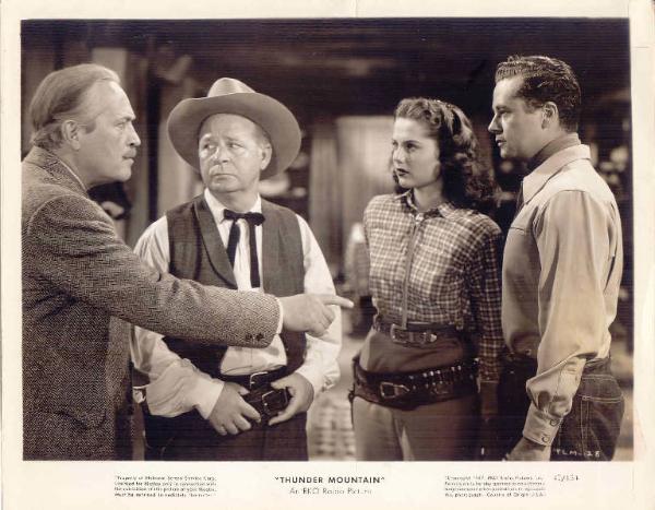 Scena del film "Fiamme sulla Sierra" - regia Lew Landers - 1947