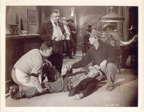 Scena del film "Il vagabondo della città morta" - regia George Sherman - 1948