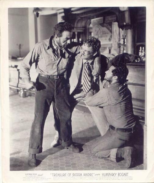 Scena del film "Il Tesoro della Sierra Madre" - regia John Huston - 1948 - attore Humphrey Bogart