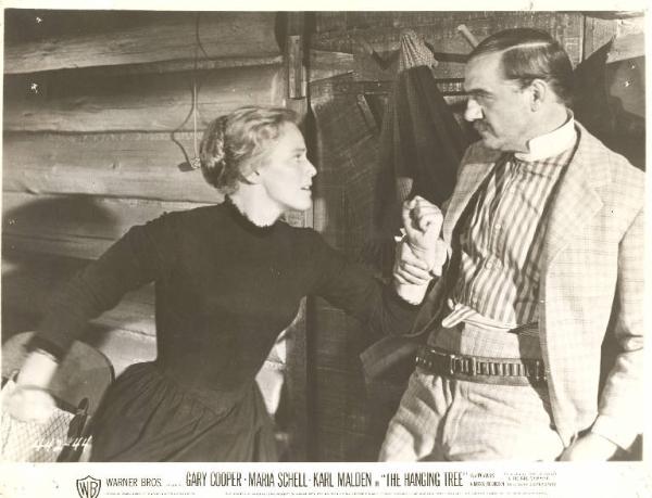 Scena del film "L'albero degli impiccati" - regia Delmer Daves - 1959 - attori Maria Schell e Karl Malden