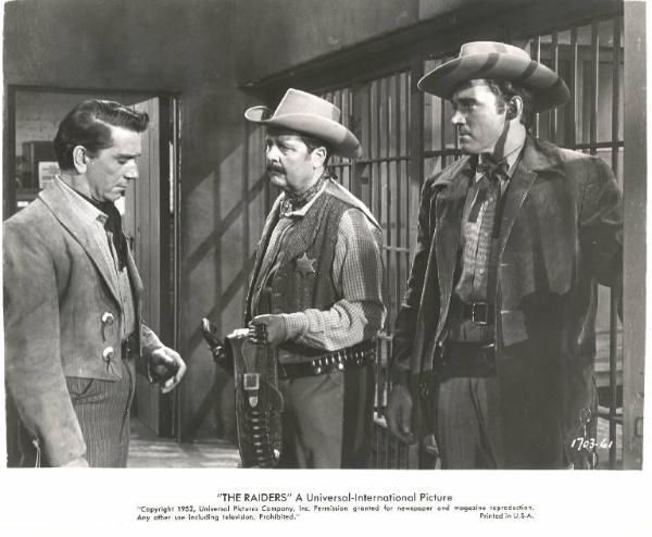 Scena del film "La grande sparatoria" - regia Lesley Selander - 1952 - attori Richard Conte e William Bishop