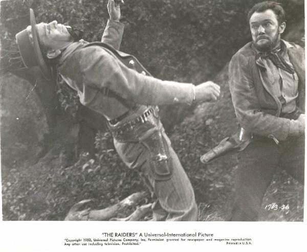 Scena del film "La grande sparatoria" - regia Lesley Selander - 1952 - attore Richard Conte