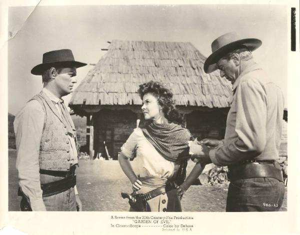 Scena del film "Il prigioniero della miniera - regia Henry Hathaway - 1954 - attori Gary Cooper, Susan Hayward e Richard Widmark