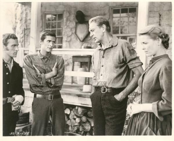 Scena del film "La legge del Signore" - regia William Wyler - 1956 - attori Gary Cooper, Dorothy McGuire e Anthony Perkins