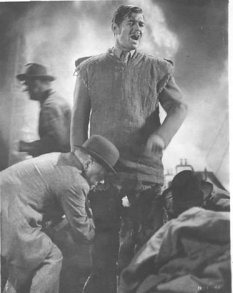 Scena del film "La febbre del petrolio" - regia Jack Conway - 1940 - attore Clark Gable