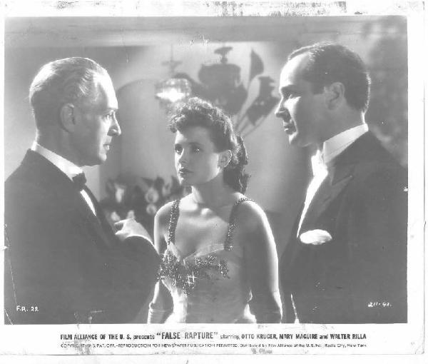 Scena del film "Black Eyes" (Gran Bretagna)/ "False Rapture" (USA) - regia Herbert Brenonr - 1939 - attori Mary Maguire, Walter Rilla e Otto Kruger