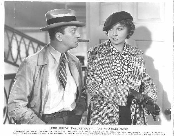 Scena del film "La forza dell'amore" - regia Leigh Jason - 1936 - attori Ned Sparkse Helen Broderick