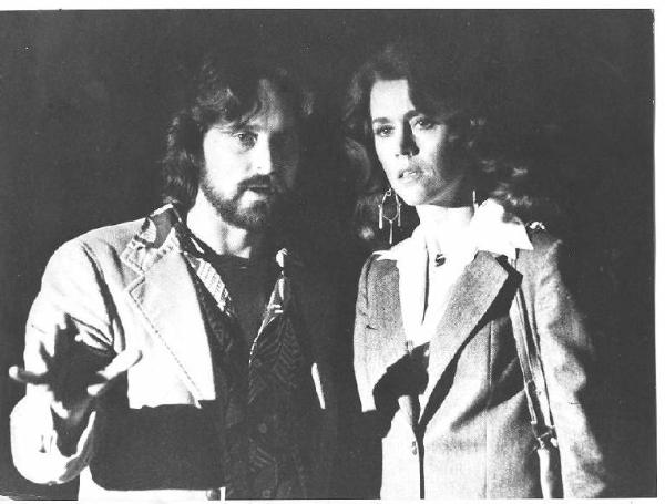 Scena del film "Sindrome cinese" - regia James Bridges - 1979 - attori Jane Fonda e Michael Douglas