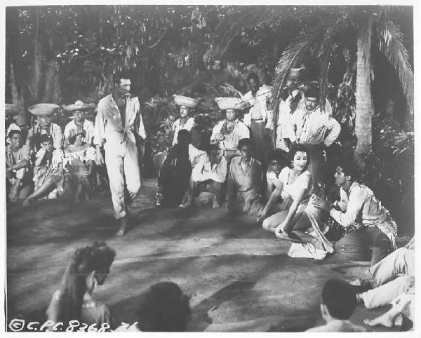 Scena del film "Cha-Cha-Cha Boom !" - regia Fred A. Sears - 1956 - attore orchestra di Dámaso Pérez Prado