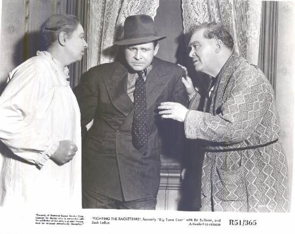 Scena del film "Big Town Czar" (Fighting the Racketeers) - regia Arthur Lubin - 1939 - attore Barton MacLane